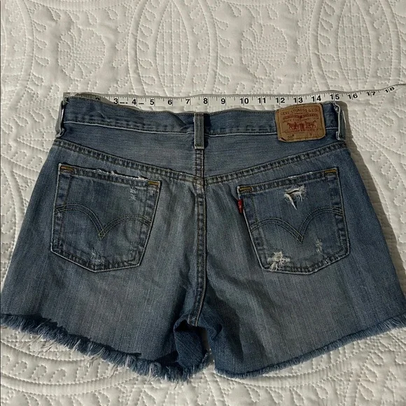 Levi’s women’s denim shorts - Picture 5 of 11